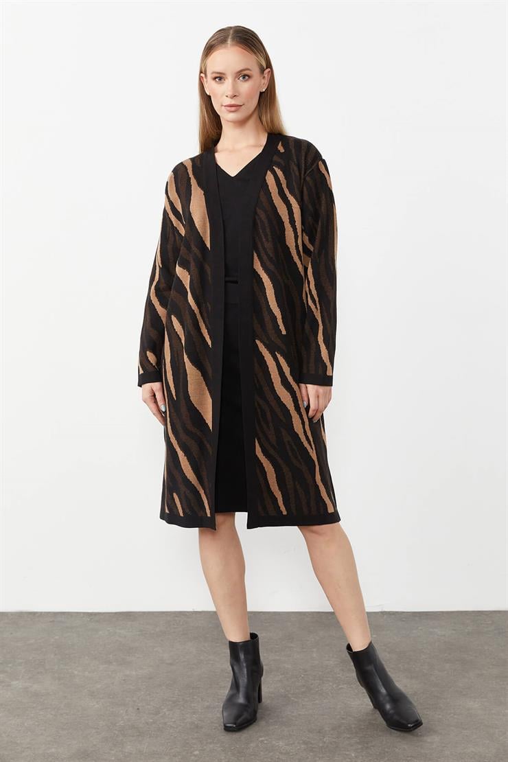 Desenli Yırtmaç Detaylı Triko Hırka-Siyah - Camel