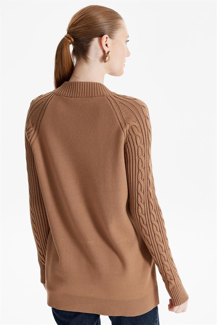 Fermuarlı Kolları Saç Örgülü Hırka CAMEL