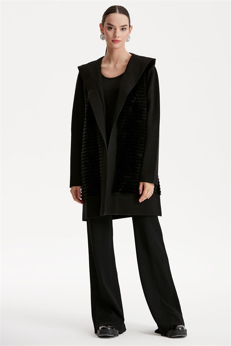 KAPÜŞONLU KÜRK DETAYLI TRİKO HIRKA SİYAH