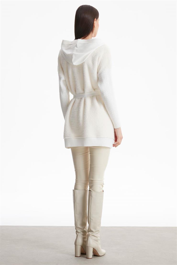 KOLLARI  SAÇ ÖRGÜLÜ KÜRK GARNİLİ TRİKO HIRKA BEJ