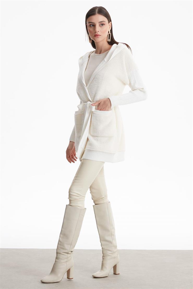 KOLLARI  SAÇ ÖRGÜLÜ KÜRK GARNİLİ TRİKO HIRKA BEJ