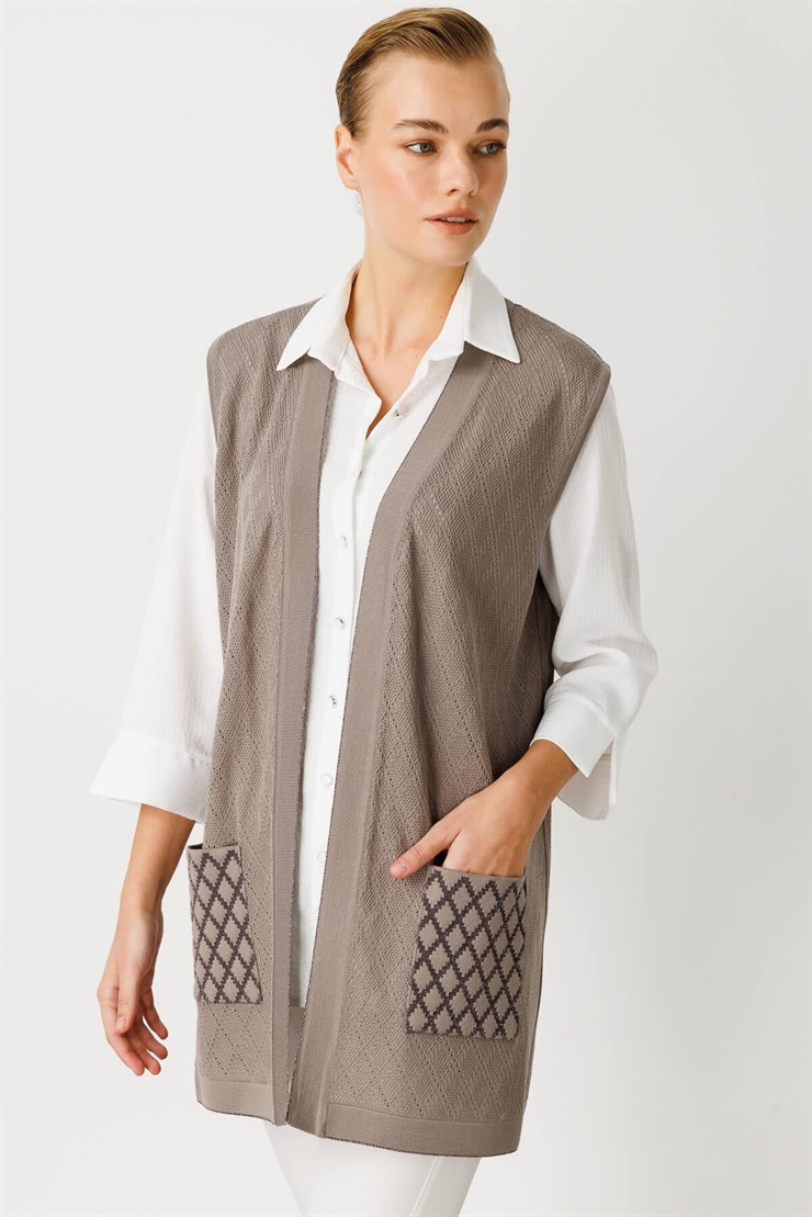 Mutlu Ertan Kadın Baklava Desen Ajurlu Triko Kısa Yelek Koyu Vizon 20111