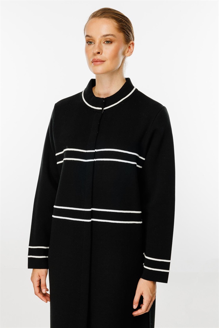 Mutlu Ertan Kadın Çizgi Detaylı Sıfır Yaka Triko Pardesü Siyah-Ekru 20125