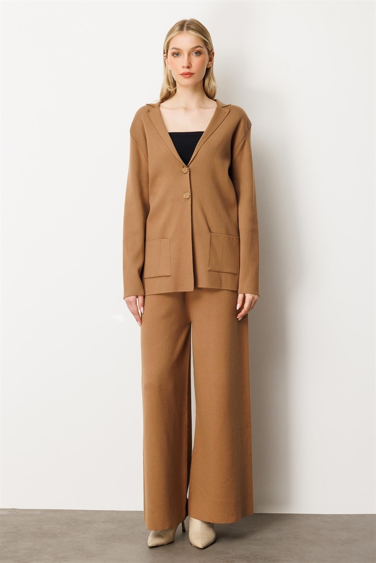 Mutlu Ertan Kadın Düğme Detaylı Triko Ceket Camel 20235