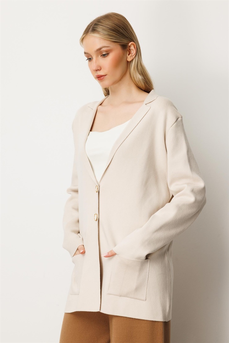 Mutlu Ertan Kadın Düğme Detaylı Triko Ceket Taş 20235