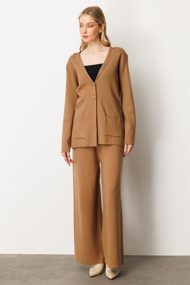 Mutlu Ertan Kadın Düğme Detaylı Triko Ceket Camel 20235