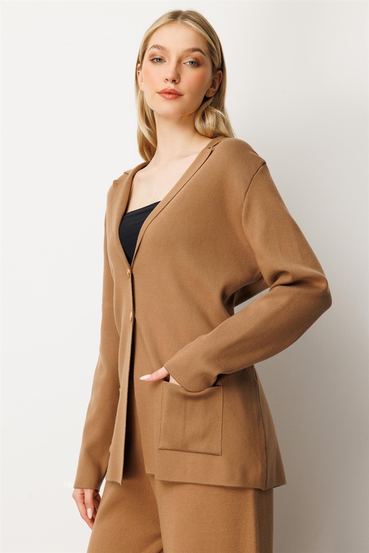 Mutlu Ertan Kadın Düğme Detaylı Triko Ceket Camel 20235