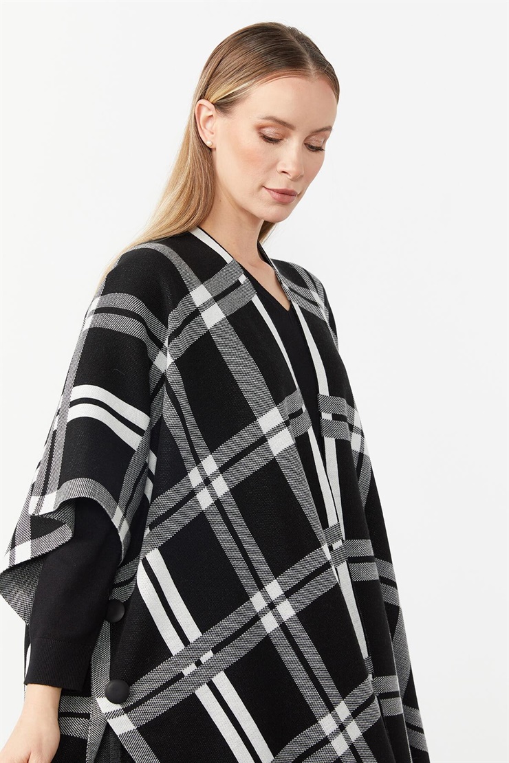 Mutlu Ertan Kadın Ekose Desenli Triko Panço Şal Siyah-Ekru 20087