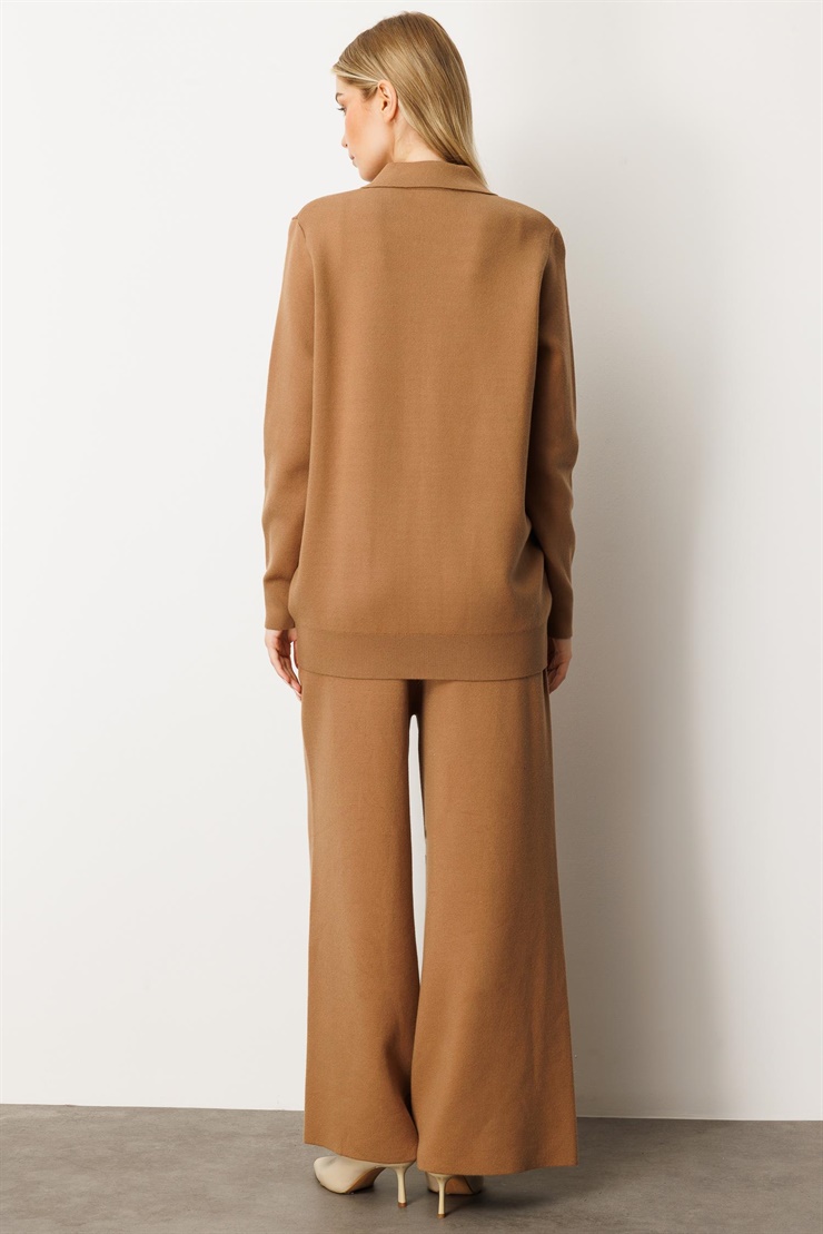 Mutlu Ertan Kadın Gömlek Yaka Fermuarlı Cep Detaylı Triko Hırka Camel 20240