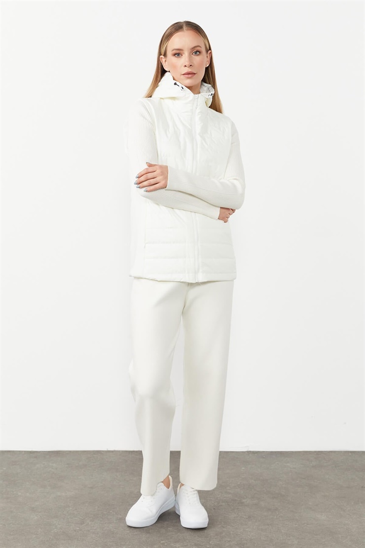 Mutlu Ertan Kadın Kapıtone Kapşonlu Yan Trikolu Yelek Ekru 30218