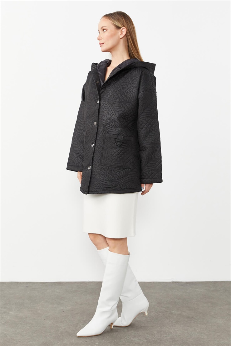 Mutlu Ertan Kadın Kapitone Kapüşonlu Ceket Siyah 30240