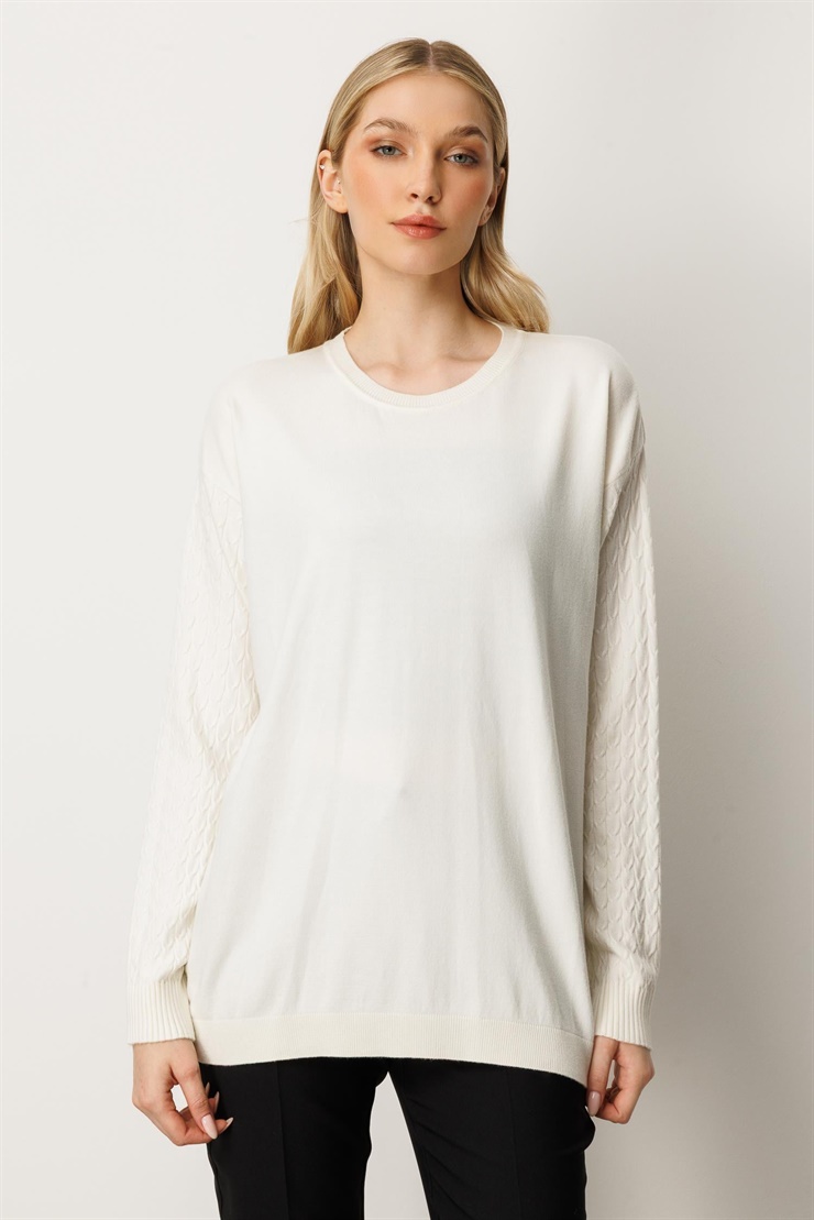 Mutlu Ertan Kadın Kolları Yürütmeli Sıfır Yaka Triko Bluz Ekru 20255