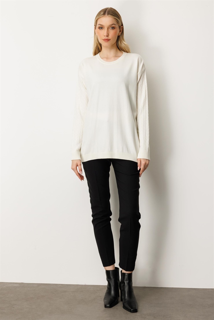 Mutlu Ertan Kadın Kolları Yürütmeli Sıfır Yaka Triko Bluz Ekru 20255