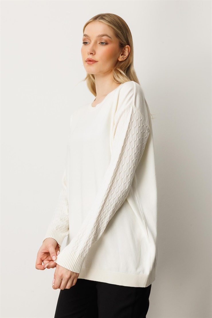 Mutlu Ertan Kadın Kolları Yürütmeli Sıfır Yaka Triko Bluz Ekru 20255