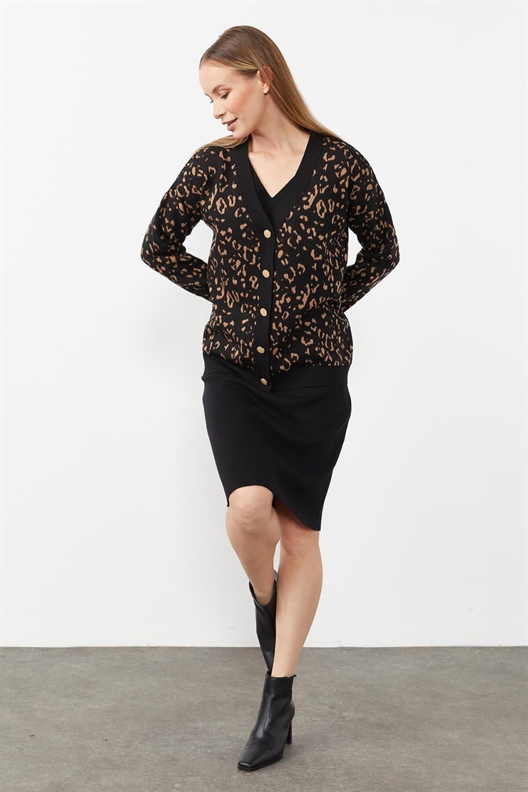 Mutlu Ertan Kadın Leopar Desen Düğmeli Kısa Hırka Siyah - Camel 20093