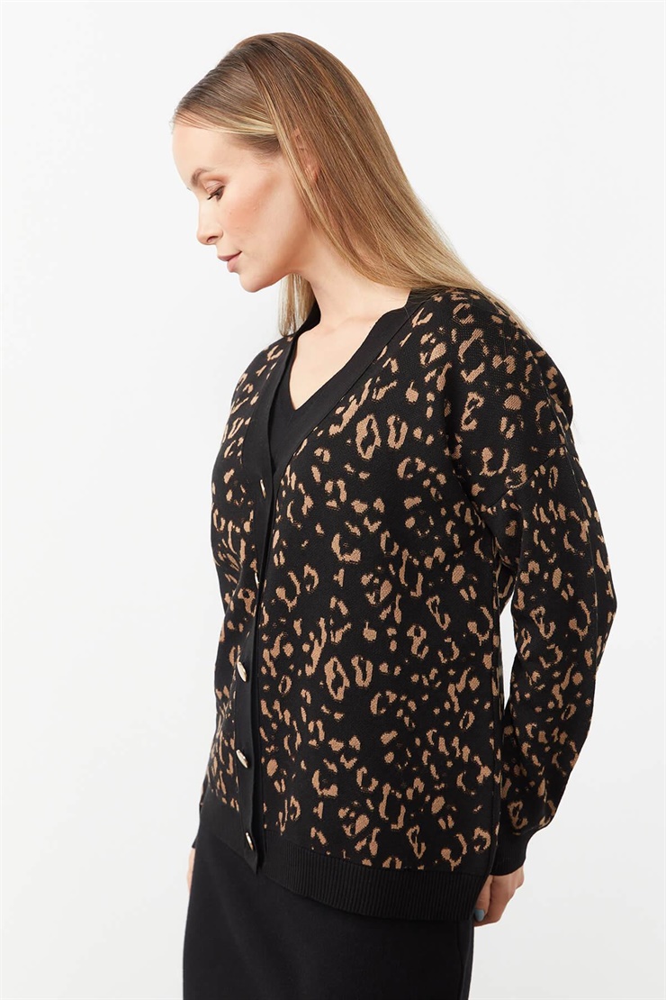 Mutlu Ertan Kadın Leopar Desen Düğmeli Kısa Hırka Siyah - Camel 20093