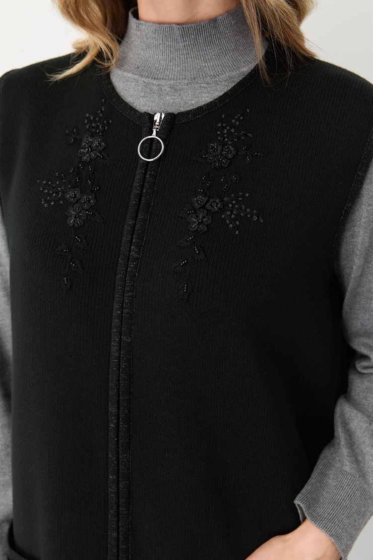 Mutlu Ertan Kadın Nakış Detaylı Triko Yelek Siyah 20197