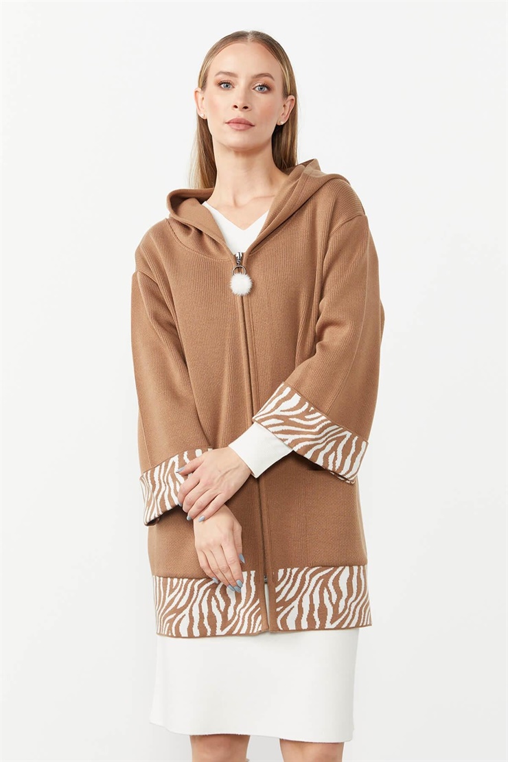Mutlu Ertan Kadın Tıger  Desen Detaylı Kapüşpnlu Triko Hırka Camel 20050