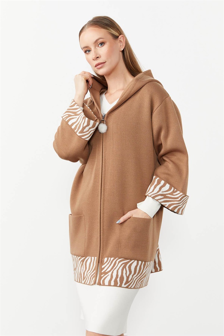 Mutlu Ertan Kadın Tıger  Desen Detaylı Kapüşpnlu Triko Hırka Camel 20050