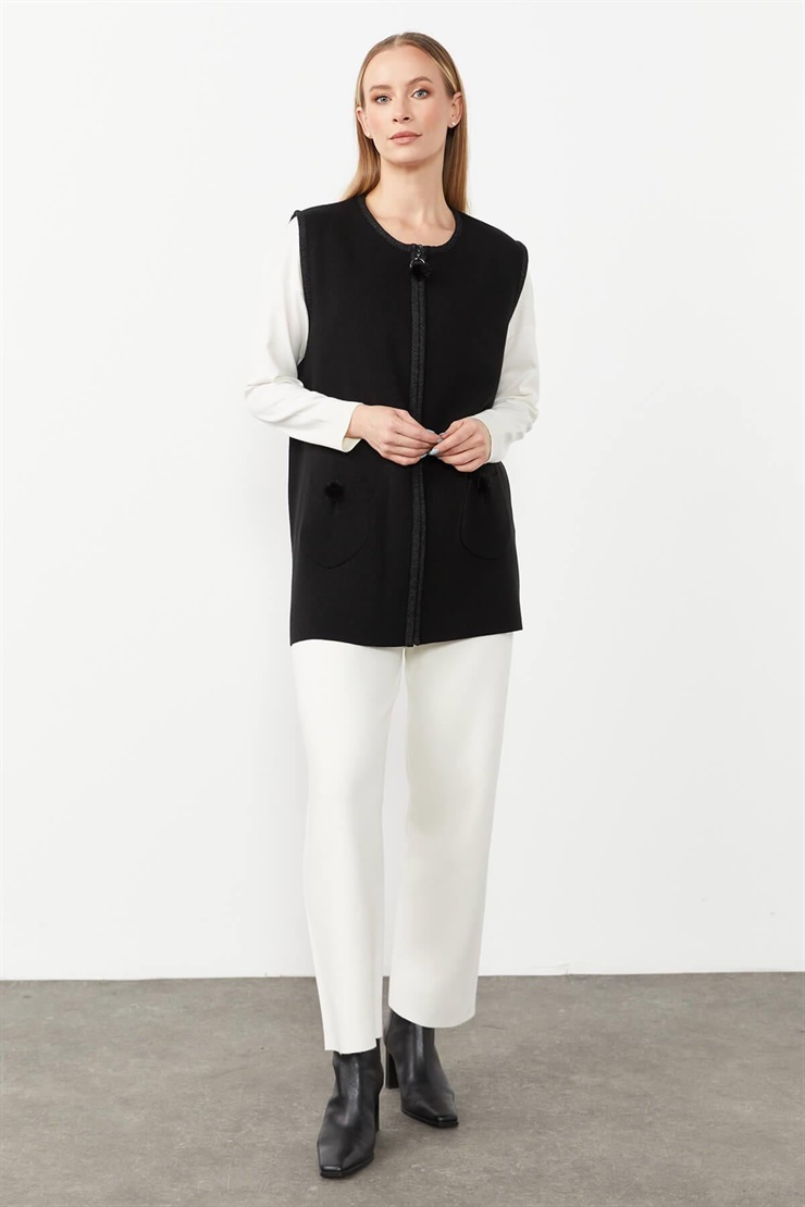 Mutlu Ertan Kadın Triko Yelek Ponponlu Siyah 2710