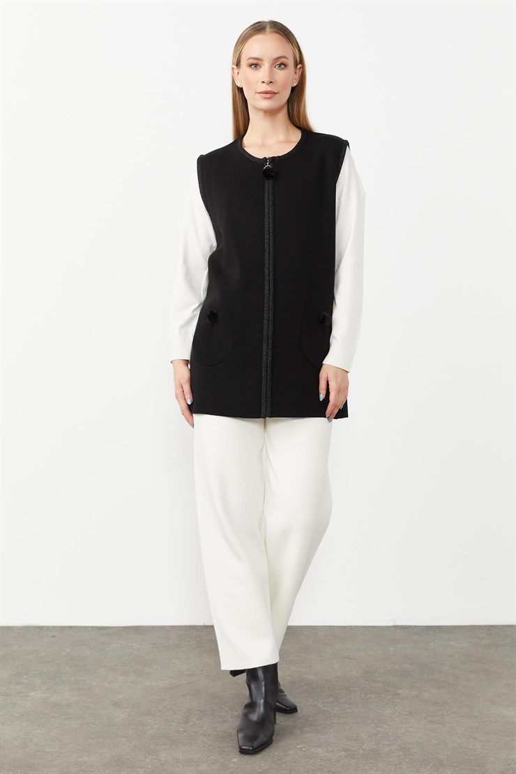 Mutlu Ertan Kadın Triko Yelek Ponponlu Siyah 2710