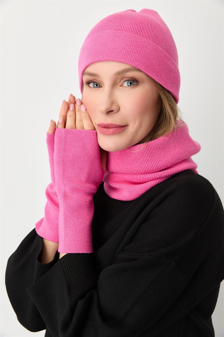 Mutlu Ertan Kadın Trio Set Triko Bere Boyunluk Eldiven Fuşya 20288