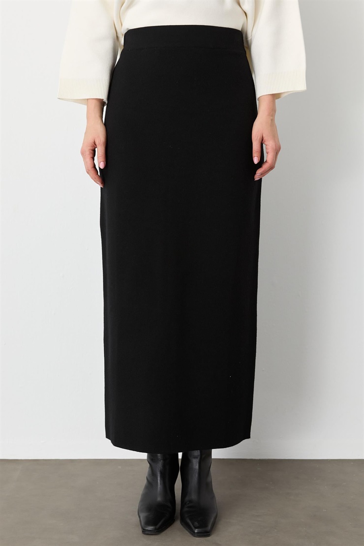 Mutlu Ertan Kadın Uzun Triko Etek Siyah 20233