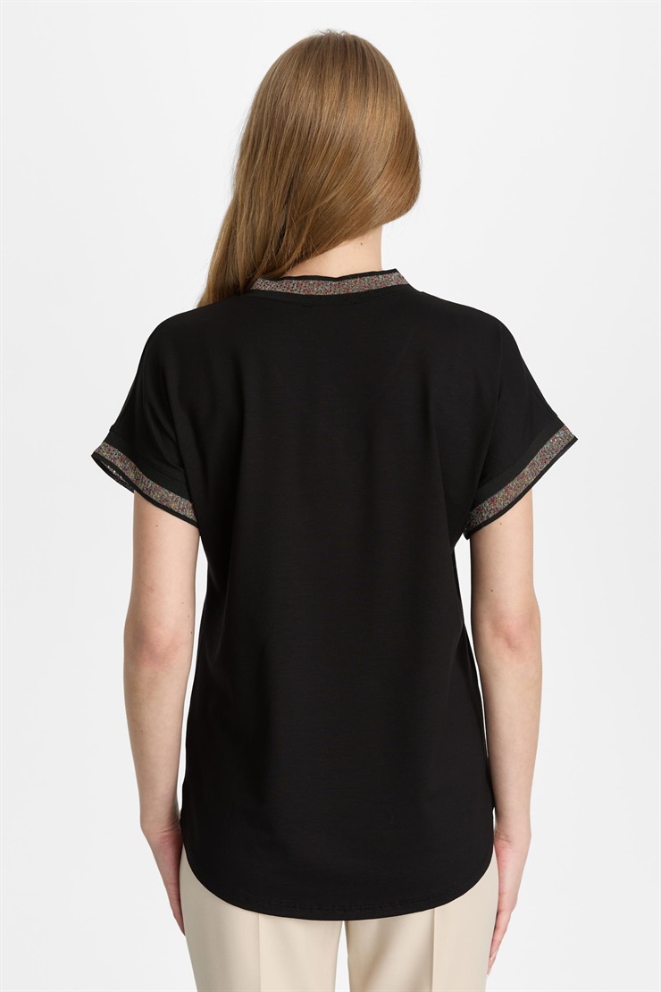 Mutlu Ertan Kadın V Yaka Simli Ribanalı Kısa Kol Bluz Siyah 30444