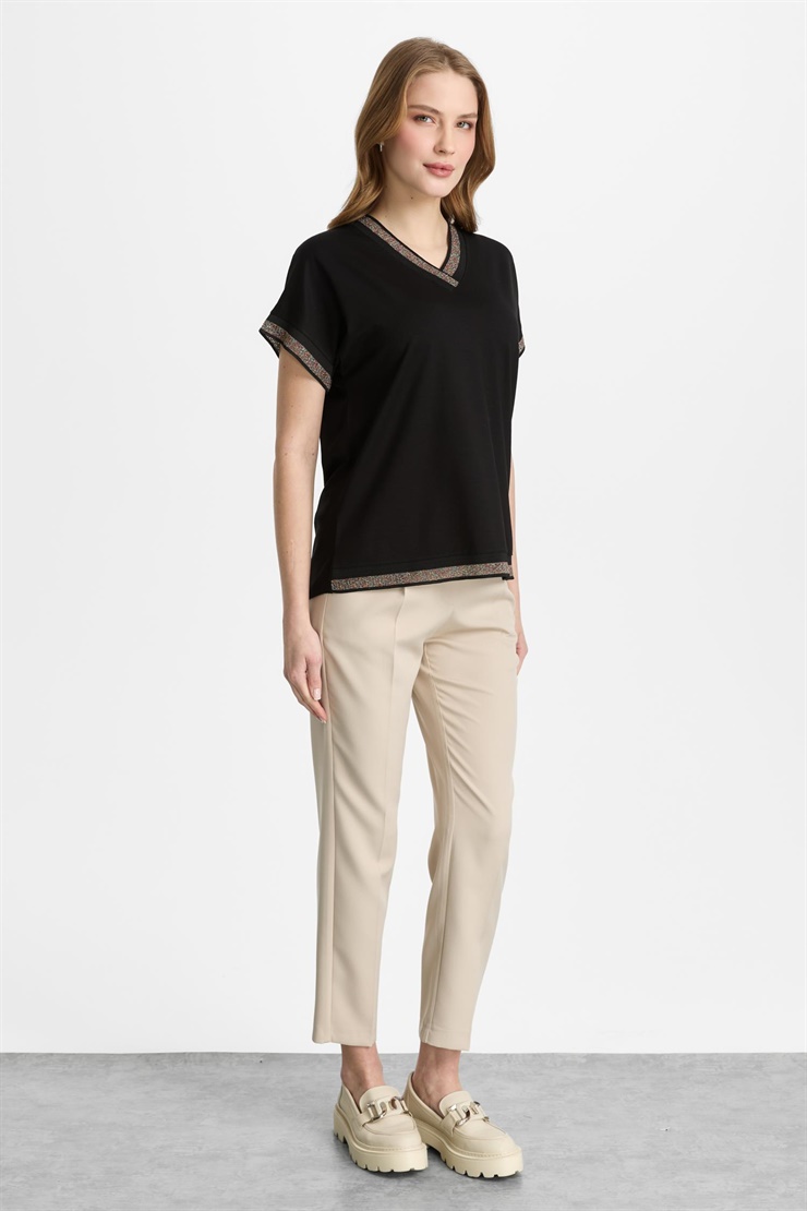 Mutlu Ertan Kadın V Yaka Simli Ribanalı Kısa Kol Bluz Siyah 30444