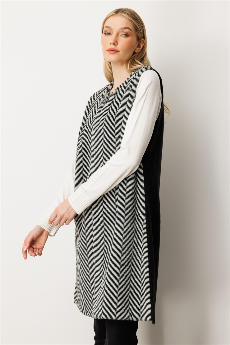 Mutlu Ertan Kadın Verev Desenli Peluş Yelek Siyah 20158