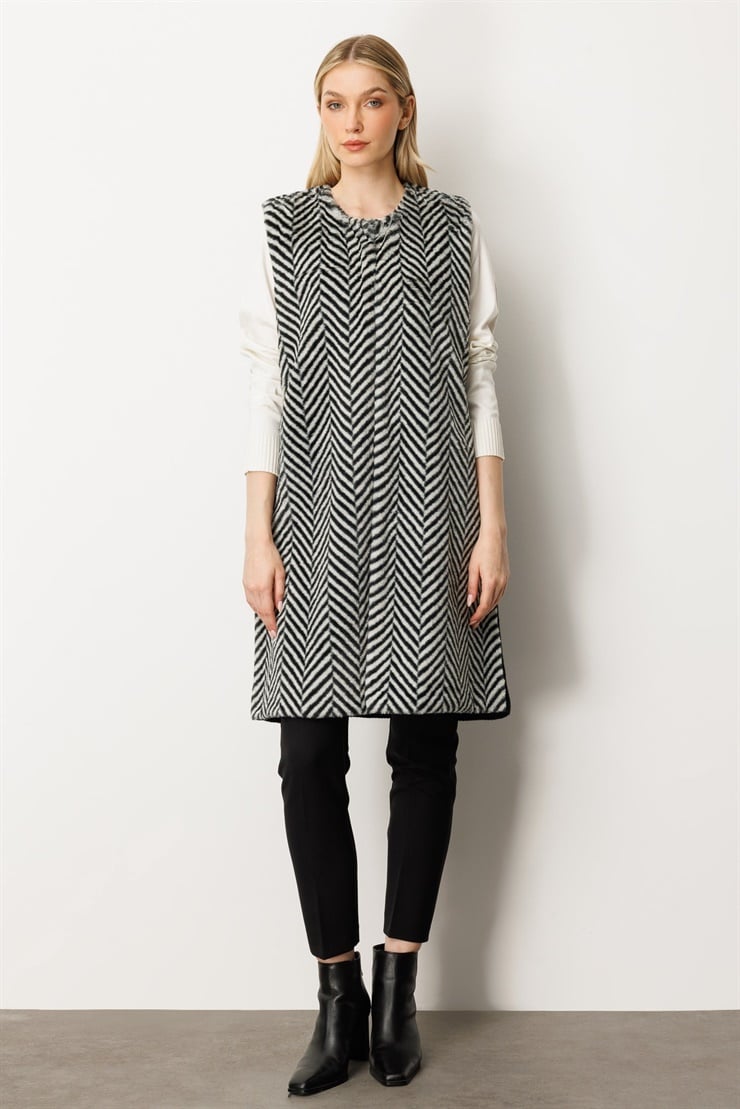 Mutlu Ertan Kadın Verev Desenli Peluş Yelek Siyah 20158