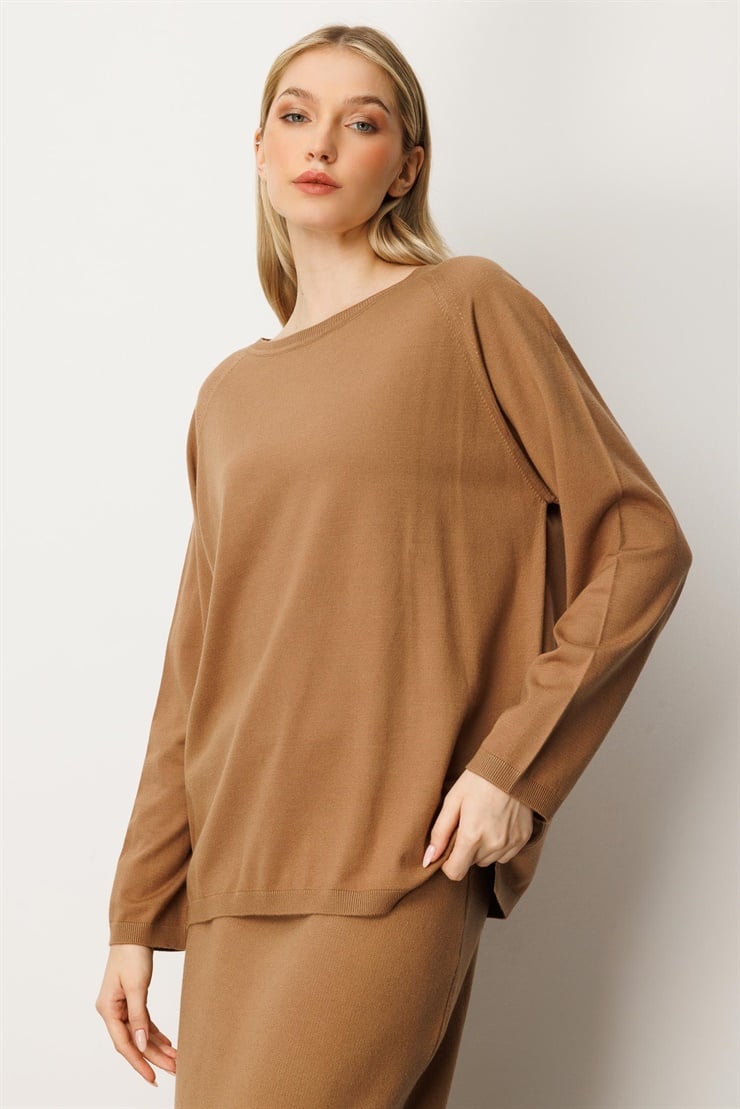 Mutlu Ertan Kadın Yanları Yırtmaçlı Sıfır Yaka Triko Bluz Camel 20253