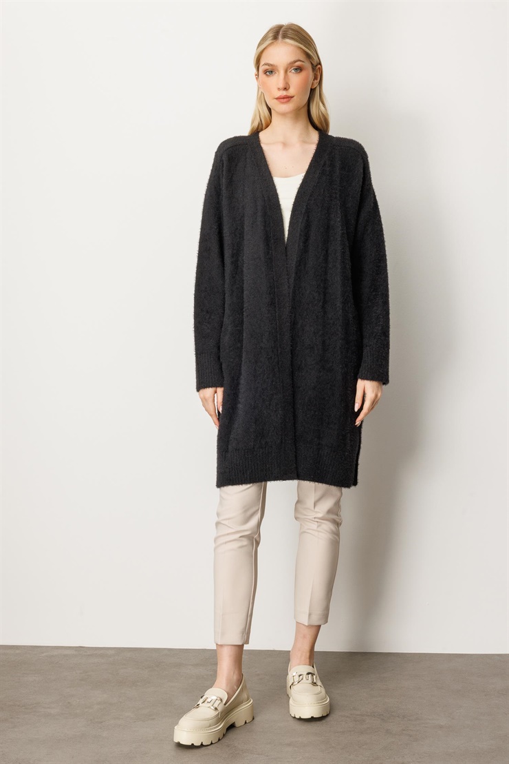 Mutlu Ertan Kadın Yırtmaç Detaylı Uzun Triko Hırka Siyah 20224