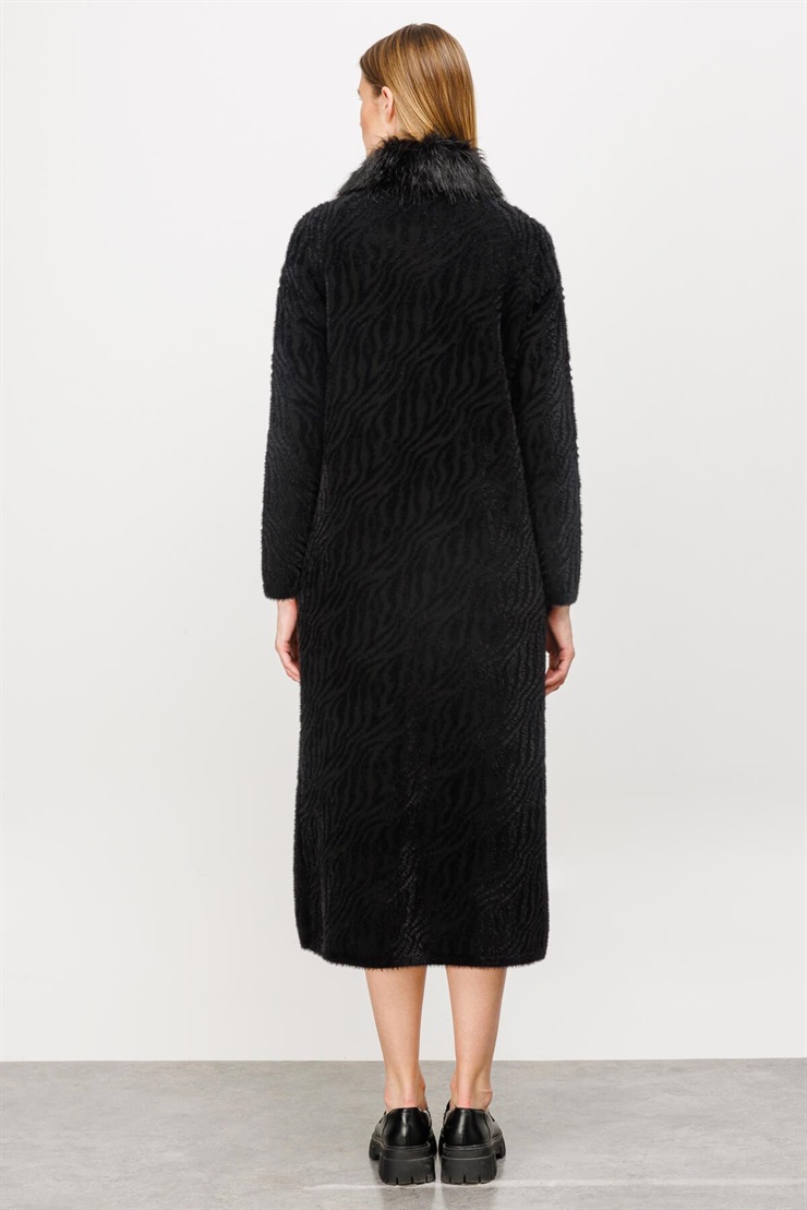 Mutlu Ertan Kadın Zebra Desenli Triko Uzun Pardesü Siyah 20035