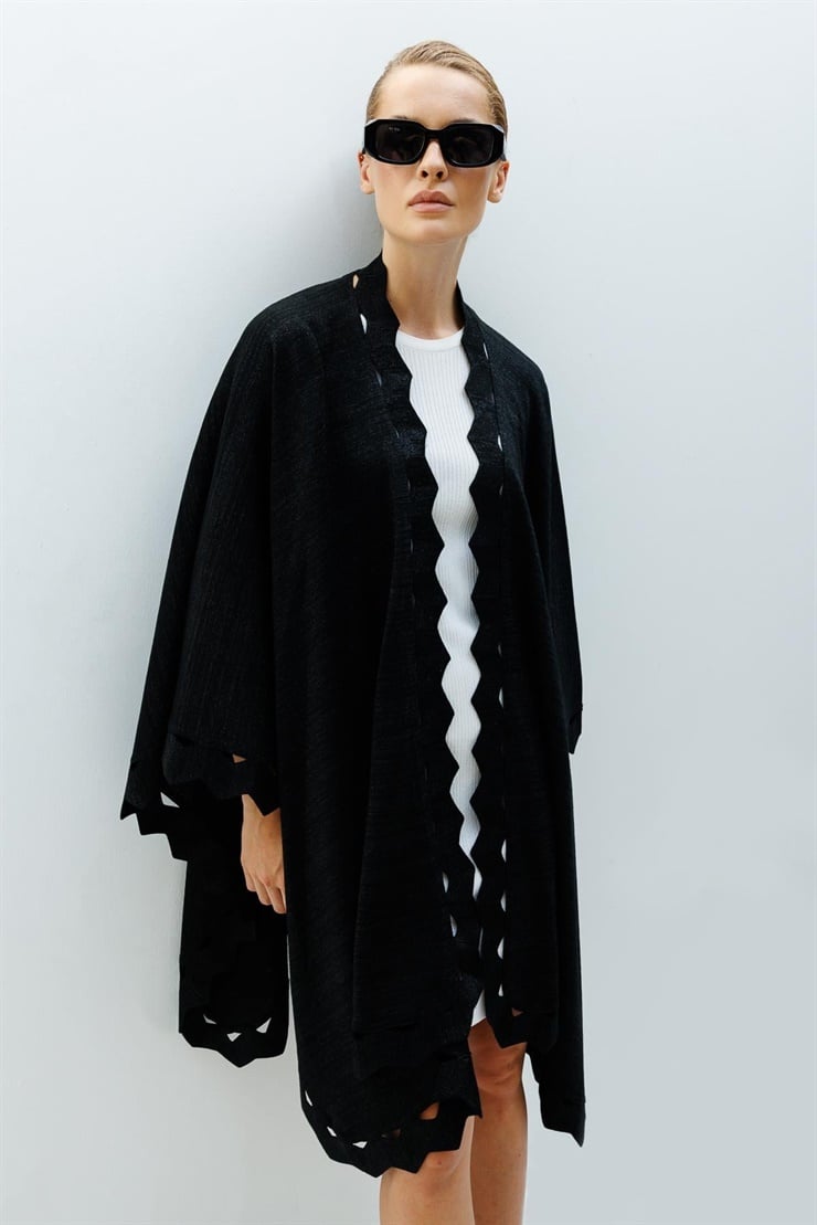 Mutlu Ertan Kadın Zikzak Detaylı Triko Pelerin Panço Siyah-SiyahSim 2044