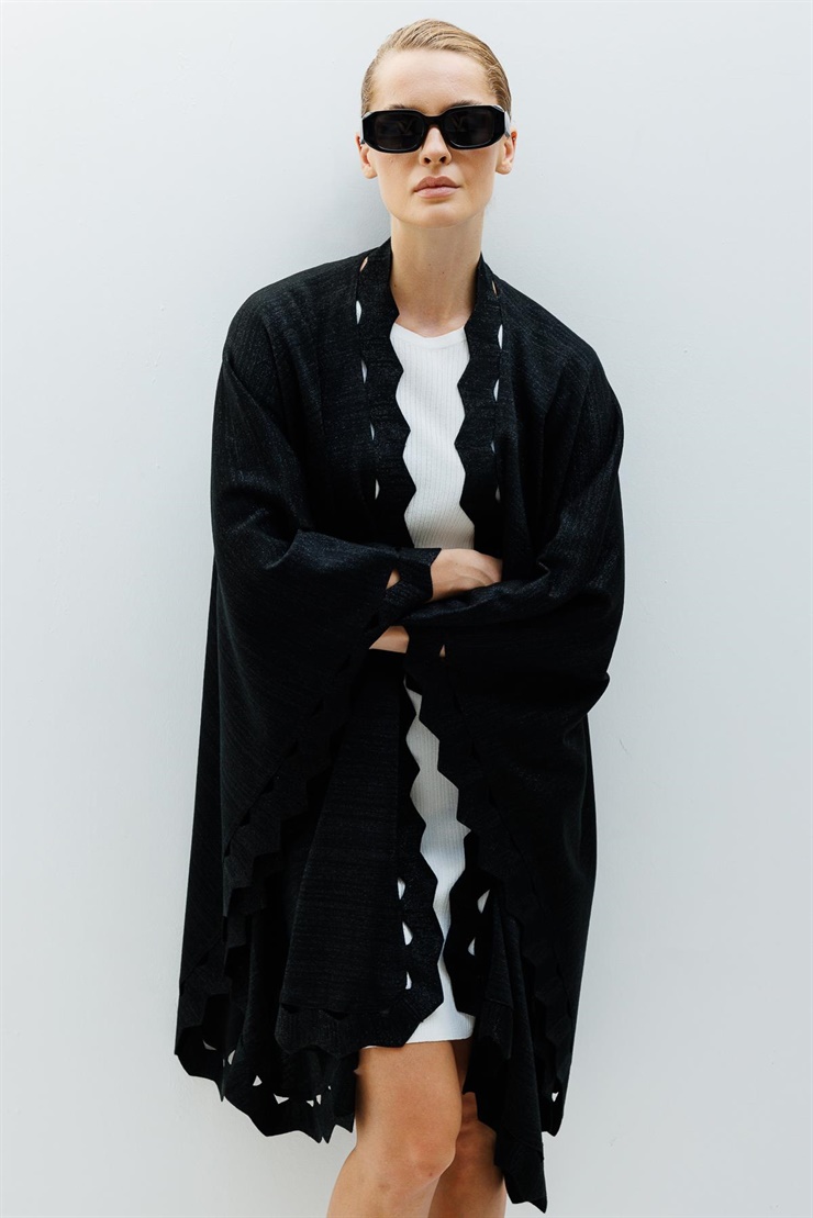 Mutlu Ertan Kadın Zikzak Detaylı Triko Pelerin Panço Siyah-SiyahSim 2044