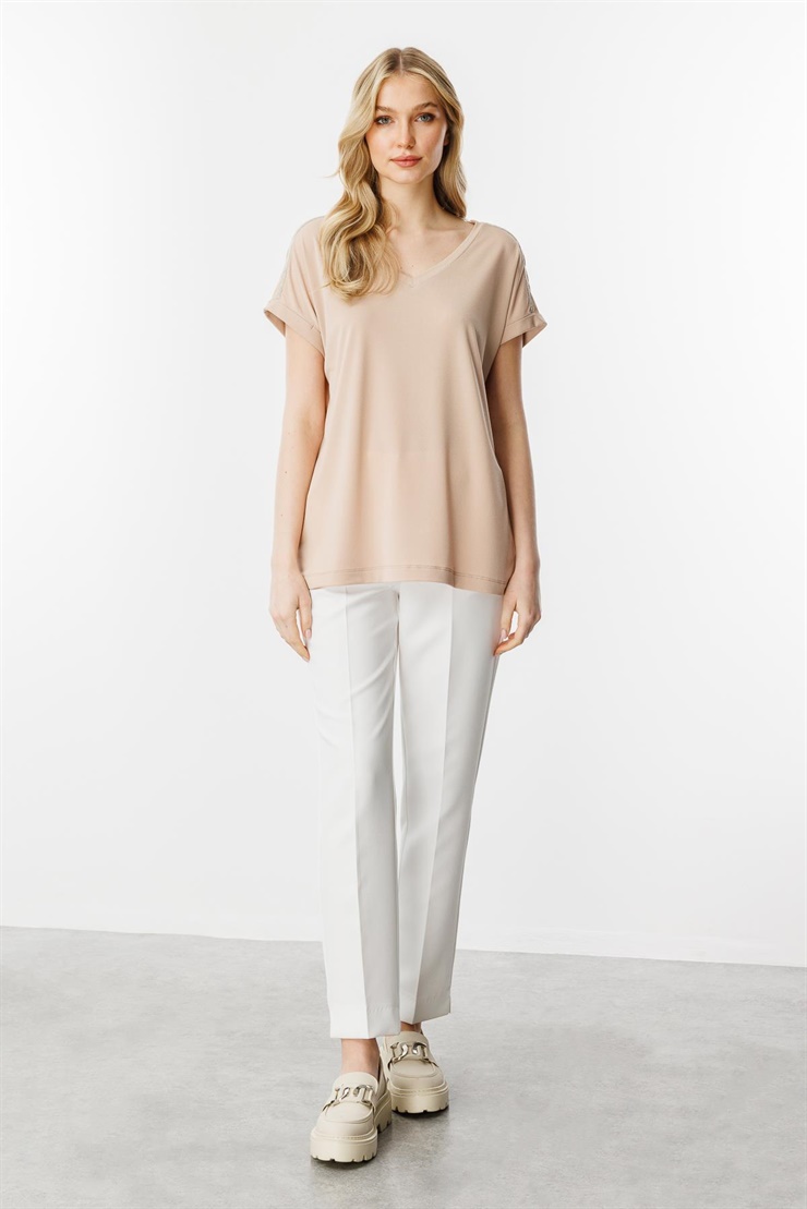 Mutlu Ertan Kadın Zincir Detaylı V Yaka Bluz Vizon 30345