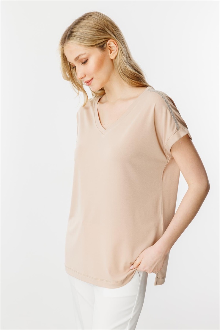 Mutlu Ertan Kadın Zincir Detaylı V Yaka Bluz Vizon 30345