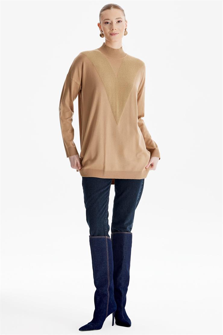 ÖNÜ V MİNK DETAYLI TRİKO TUNİK CAMEL