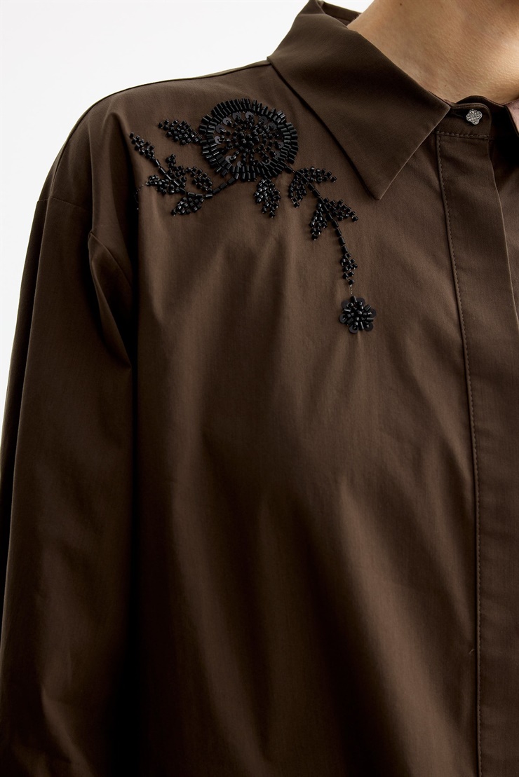 Omuz Ve Kol Ucu Nakışlı Poplin Gömlek KAHVE