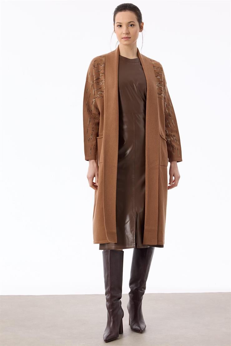 Omuzları Taşlı Şal Yakalı Triko Hırka CAMEL
