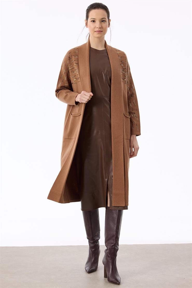 Omuzları Taşlı Şal Yakalı Triko Hırka CAMEL