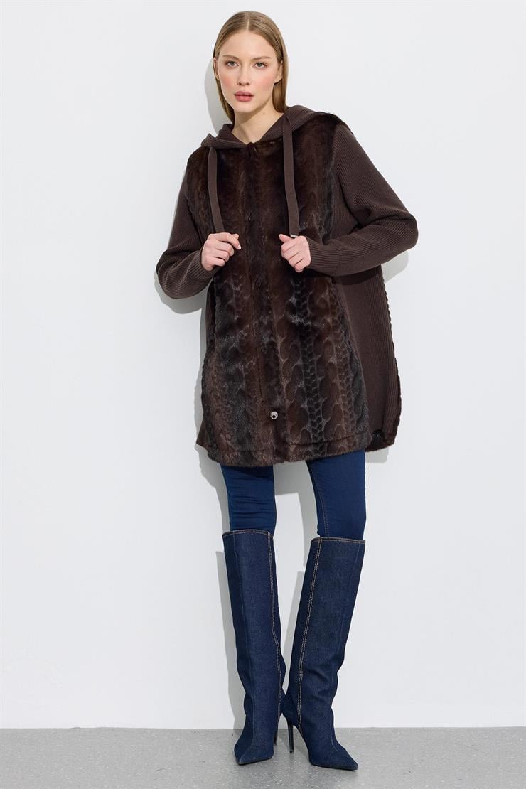 Önden Metal Çıtçıtlı Triko Kombinli Kapüşonlu Kürk Kaban KAHVE