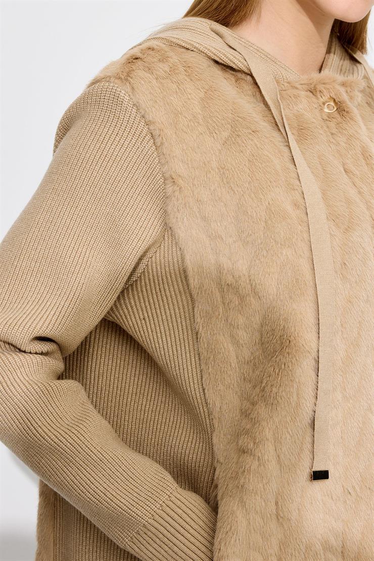 Önden Metal Çıtçıtlı Triko Kombinli Kapüşonlu Kürk Kaban CAMEL