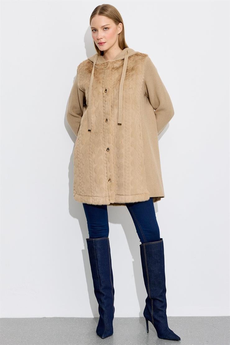 Önden Metal Çıtçıtlı Triko Kombinli Kapüşonlu Kürk Kaban CAMEL
