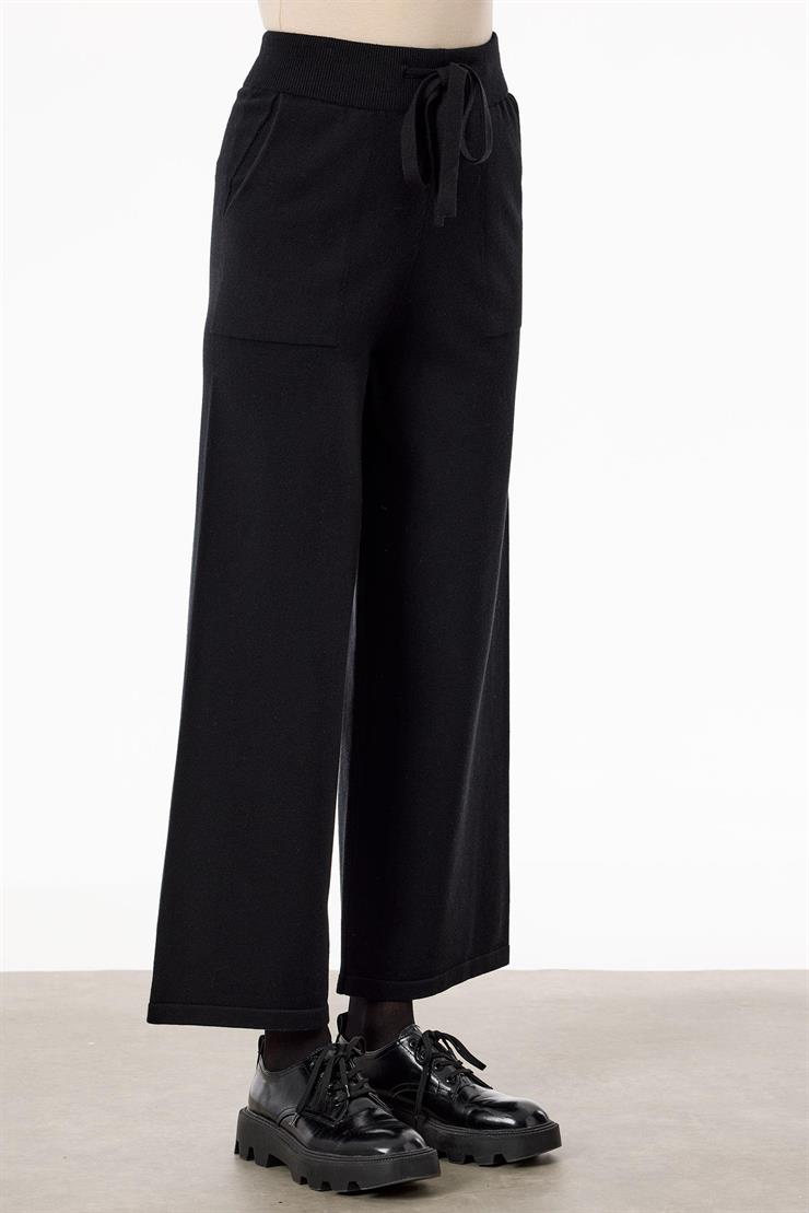 Önü Geometrik Payetli Pantolonlu Triko Takım SİYAH