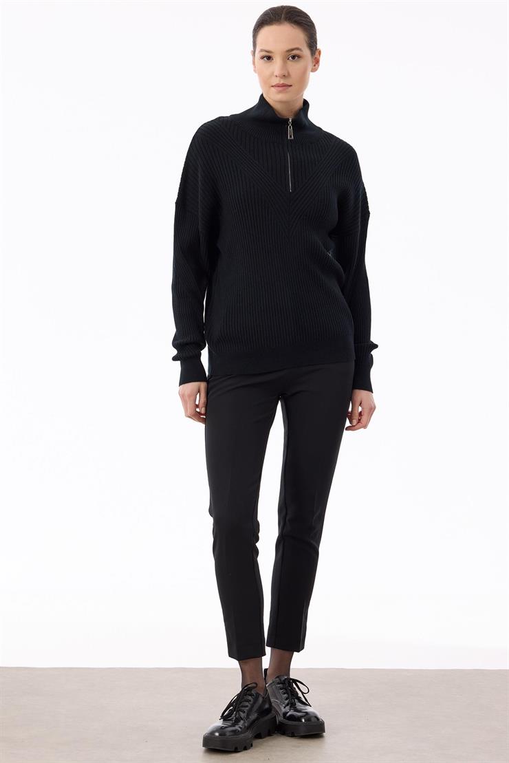 Örgü Detaylı Yüksek Yakalı Triko Bluz SİYAH