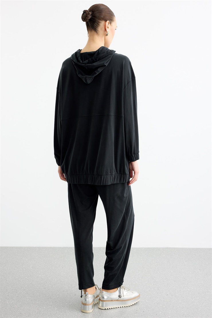 Rahat Kesim Kapüşonlu Metal Taşlı Üst Ve Pantolon Takım SİYAH