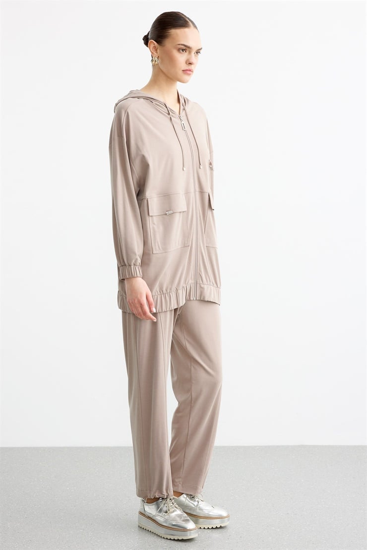 Rahat Kesim Kapüşonlu Metal Taşlı Üst Ve Pantolon Takım BEJ