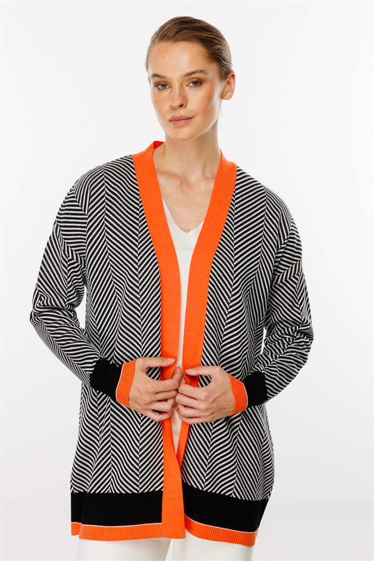 Renkli Bantlı Verev Desenli Hırka-Siyah-Ekru